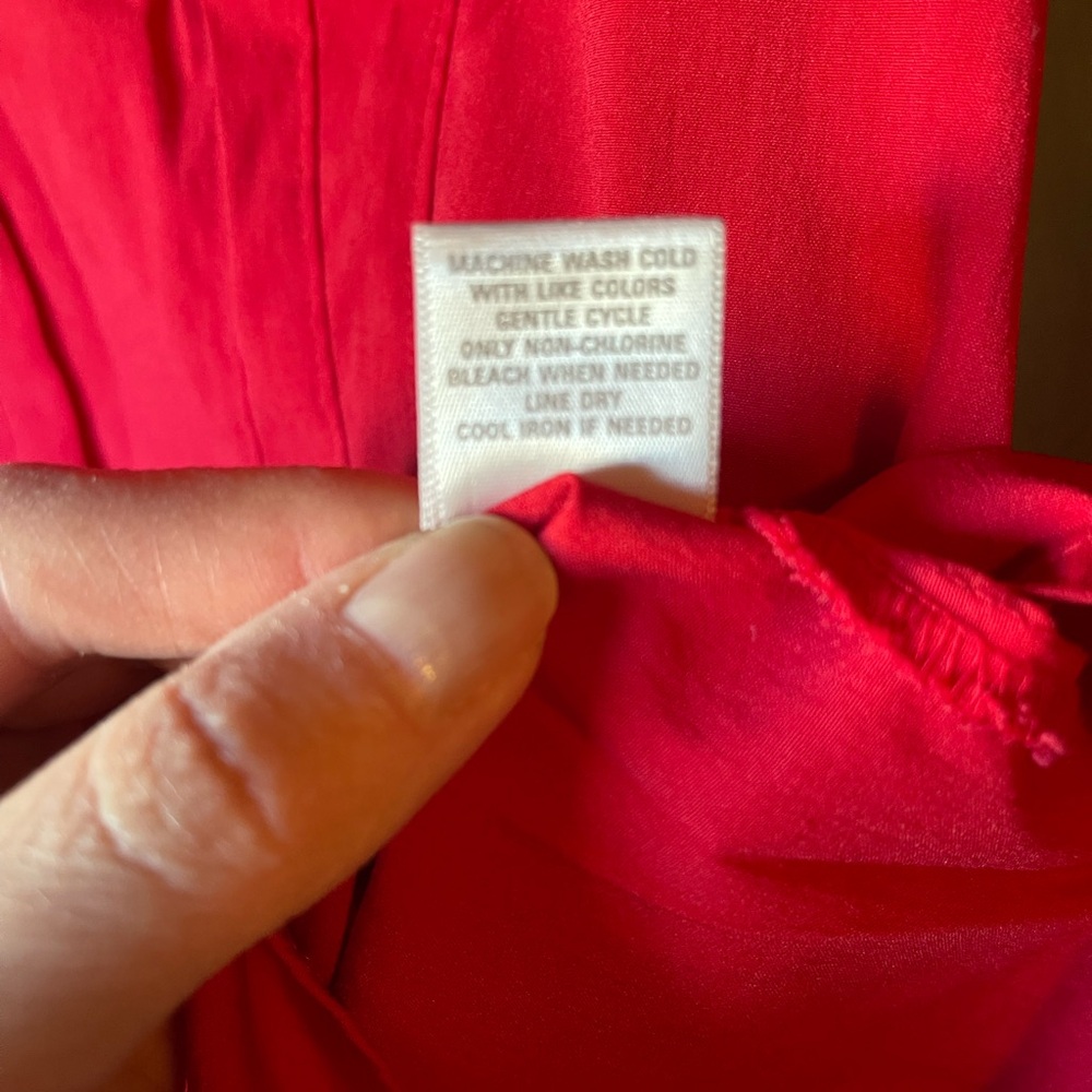 Dressbarn Red, short sleeve, button down shirt. - Picture 4 of 6